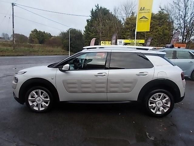 Used Citroën C4 Cactus 109 HP (80 kW) 2017 White Hatchback