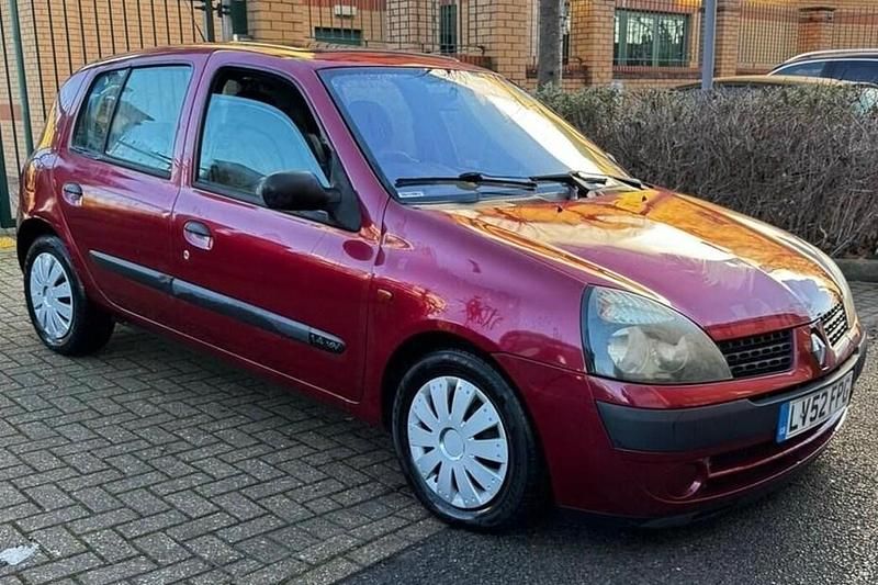 Red Used 2002 Renault Clio II Expression Hatchback | £1,390 (A bit pricey) - Image 1/1