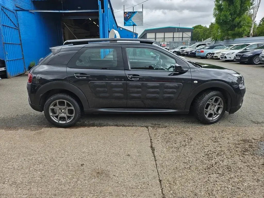 Used Citroën C4 Cactus Feel 110 HP (80 kW) 2015 Black Hatchback
