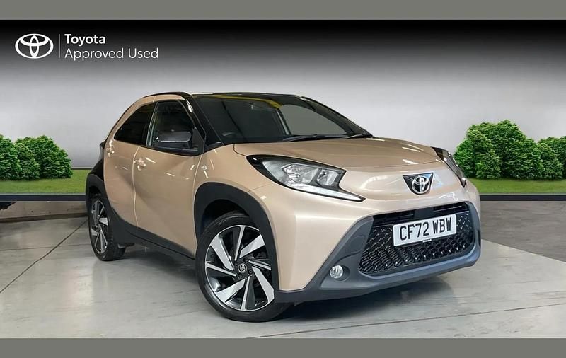 Used Toyota Aygo X 72 HP (52 kW) 2023 Beige SUV