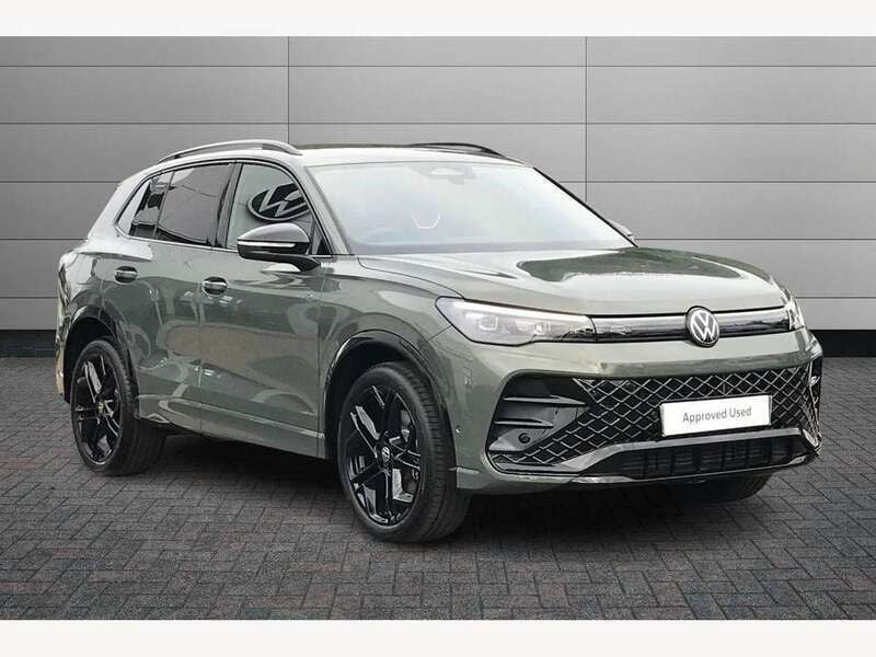 Green New 2025 VW Tiguan R-line SUV | £38,495 (Good price) - Image 1/4
