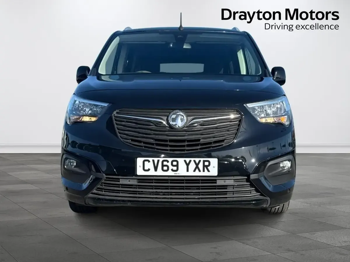 Second-hand Vauxhall Combo S 100 CP (73 kW) 2019 Negru Monovolum