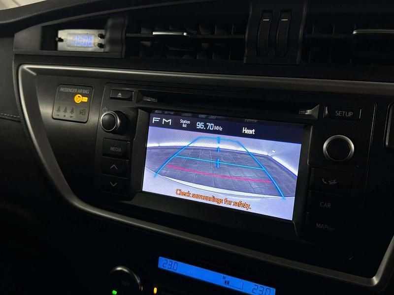 Used Toyota Auris Hybrid 136 HP (100 kW) 2013 Silver Hatchback