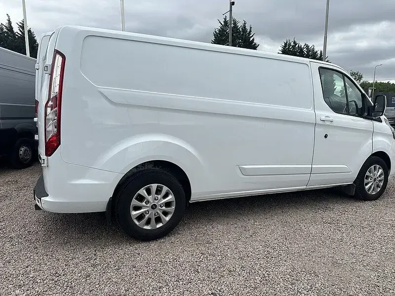 Used Ford Transit Custom Limited 130 HP (95 kW) 2022 White Van