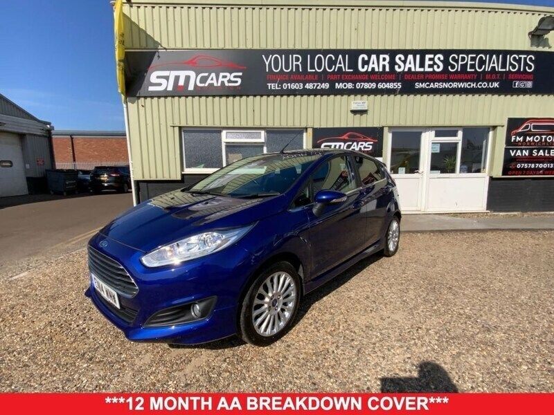 Blue Used 2014 Ford Fiesta Titanium Hatchback | £8,450 (Fair price) - Image 1/4
