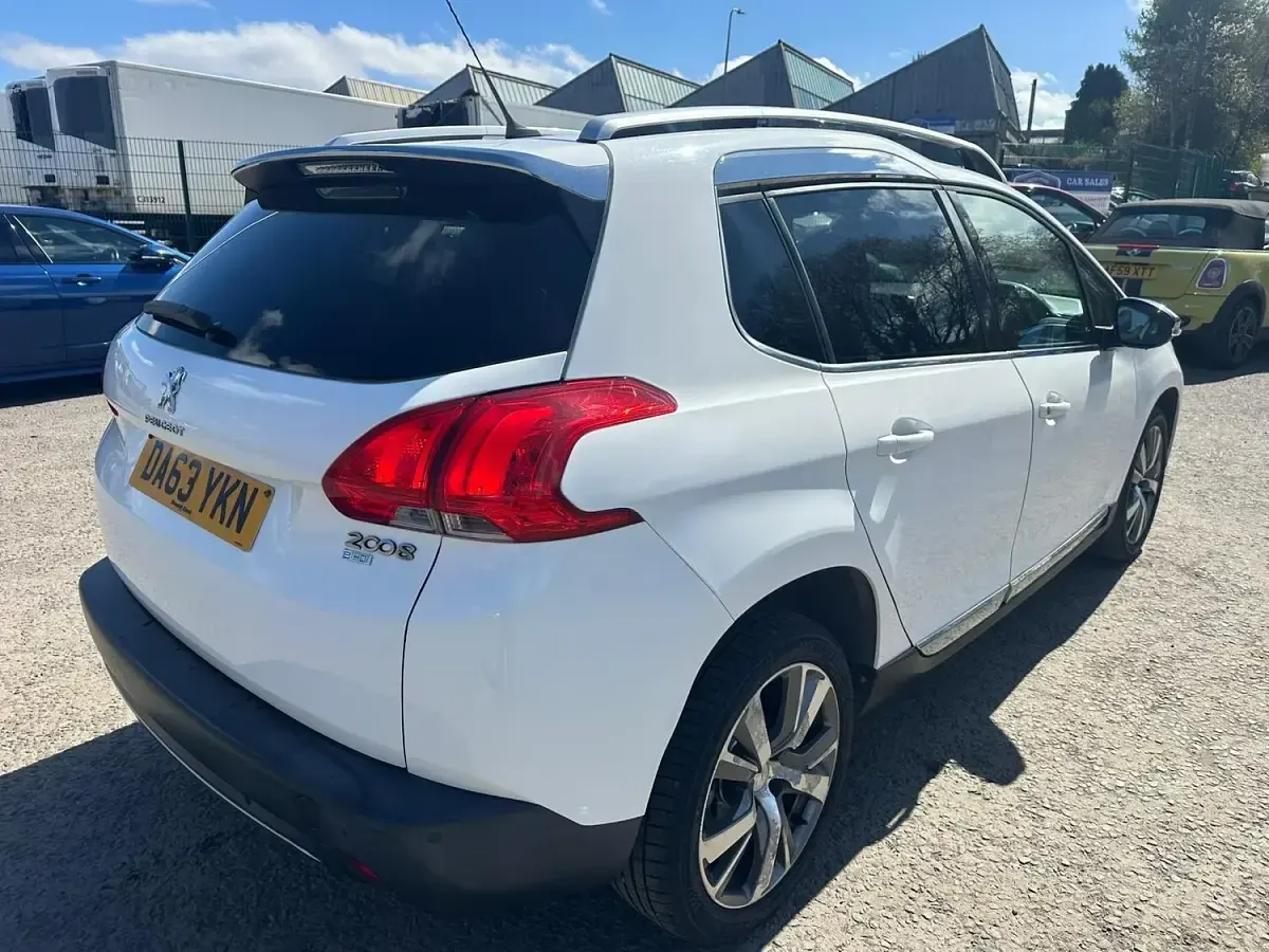 Used Peugeot 2008 115 HP (84 kW) 2013 White SUV