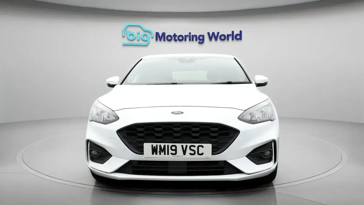 Used Ford Focus ST-Line 2019 White Hatchback