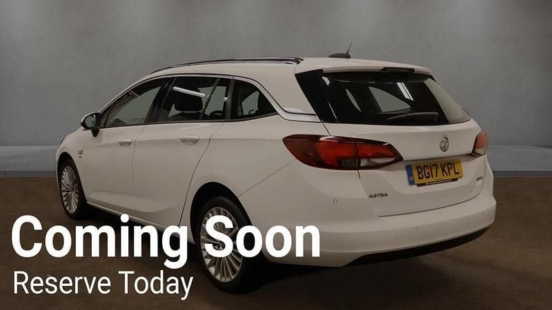 Used Vauxhall Astra Elite 150 HP (110 kW) 2017 White Estate