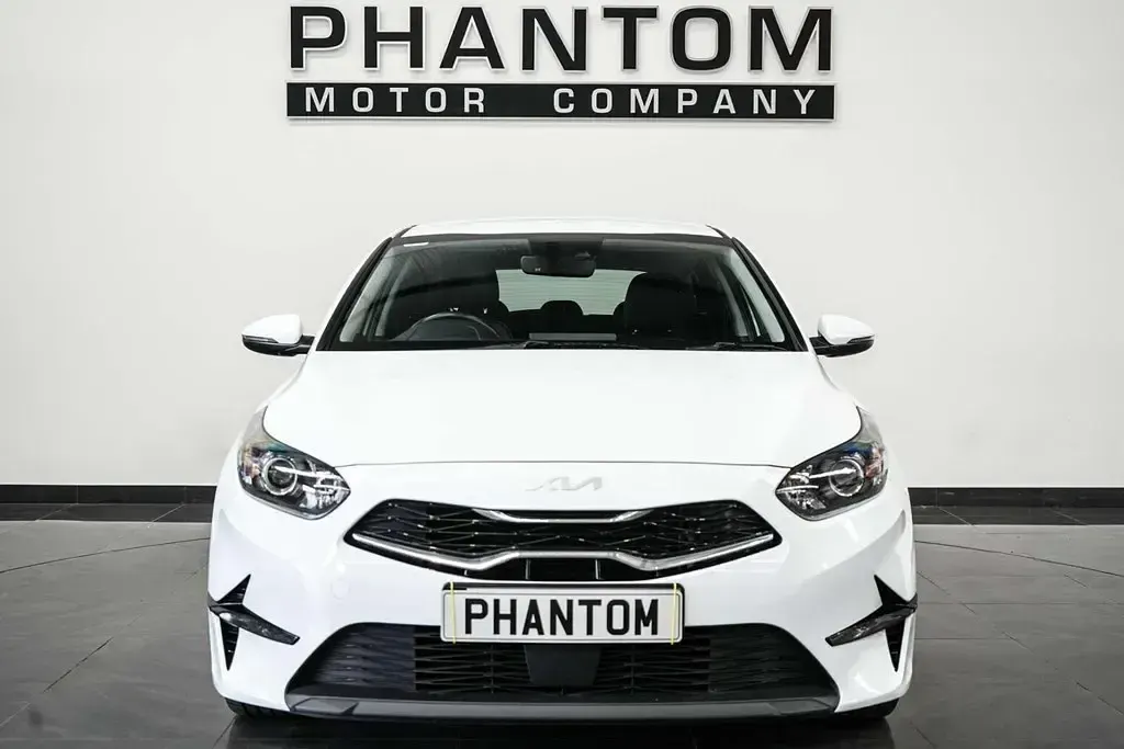 Usado Kia Ceed 158 HP (116 kW) 2022 Branco Citadino