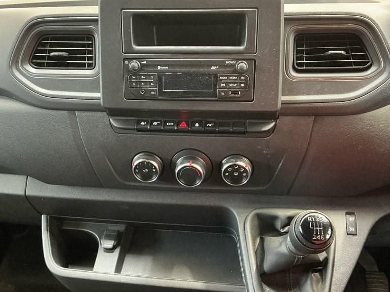 Used Nissan Interstar Acenta 150 HP (110 kW) 2024 White Van