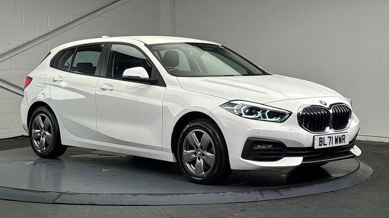 White Used 2022 BMW 118 Sport Line Hatchback | £19,000 (Good price) - Image 1/4
