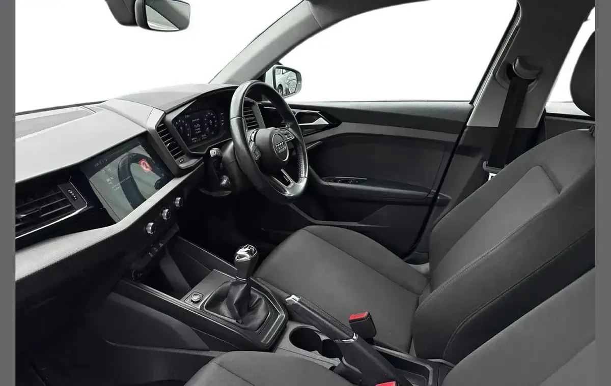 Used Audi A1 Design 94 HP (69 kW) 2020 White Hatchback
