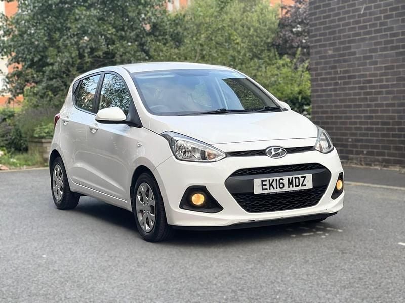 White Used 2016 Hyundai i10 SE Hatchback | £3,435 (Fair price) - Image 1/4