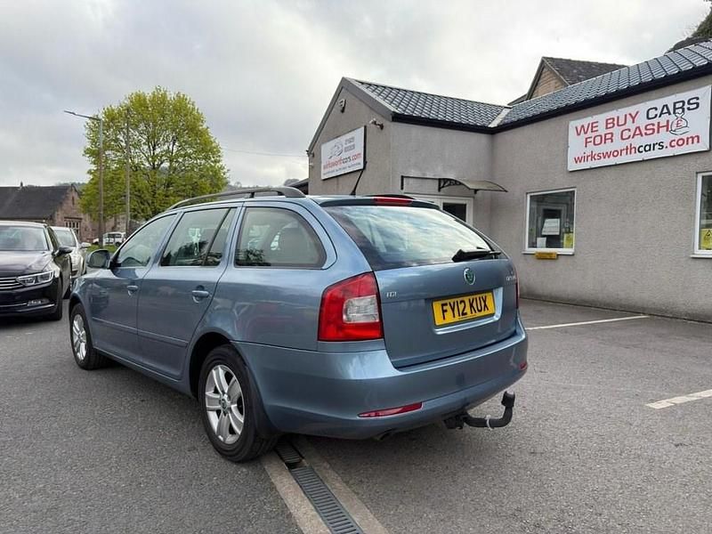 Usado Skoda Octavia SE 105 HP (77 kW) 2012 Cinzento Carrinha