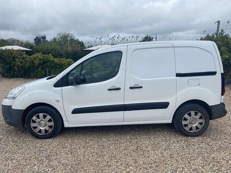 Used Citroën Berlingo 90 HP (66 kW) 2015 White MPV