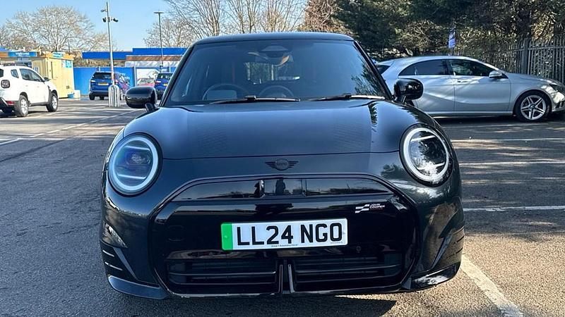 Used Mini Cooper SE Hatch 11 kW (15 HP) 2024 Hatchback