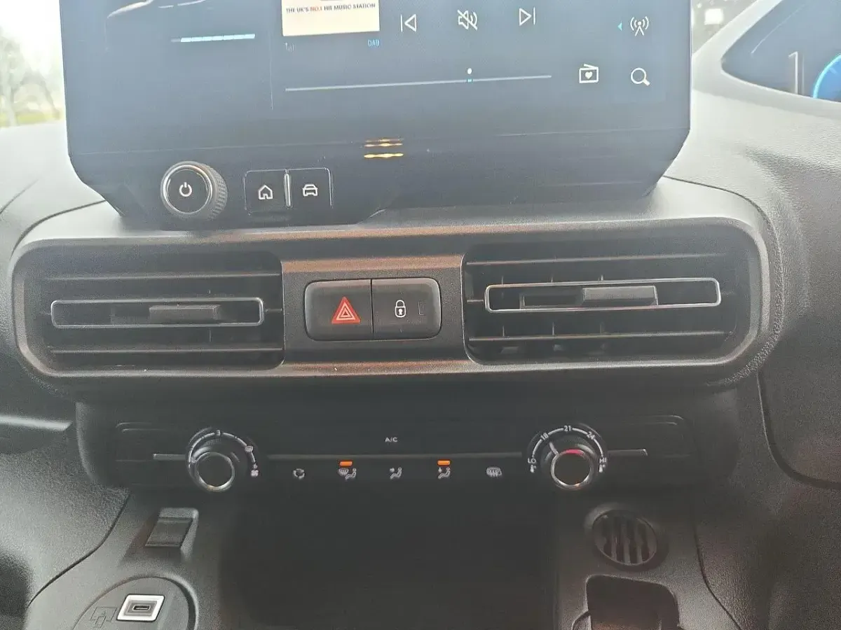 Usado Peugeot E-Partner 100 kW (136 CV) 2025 Gris Monovolumen