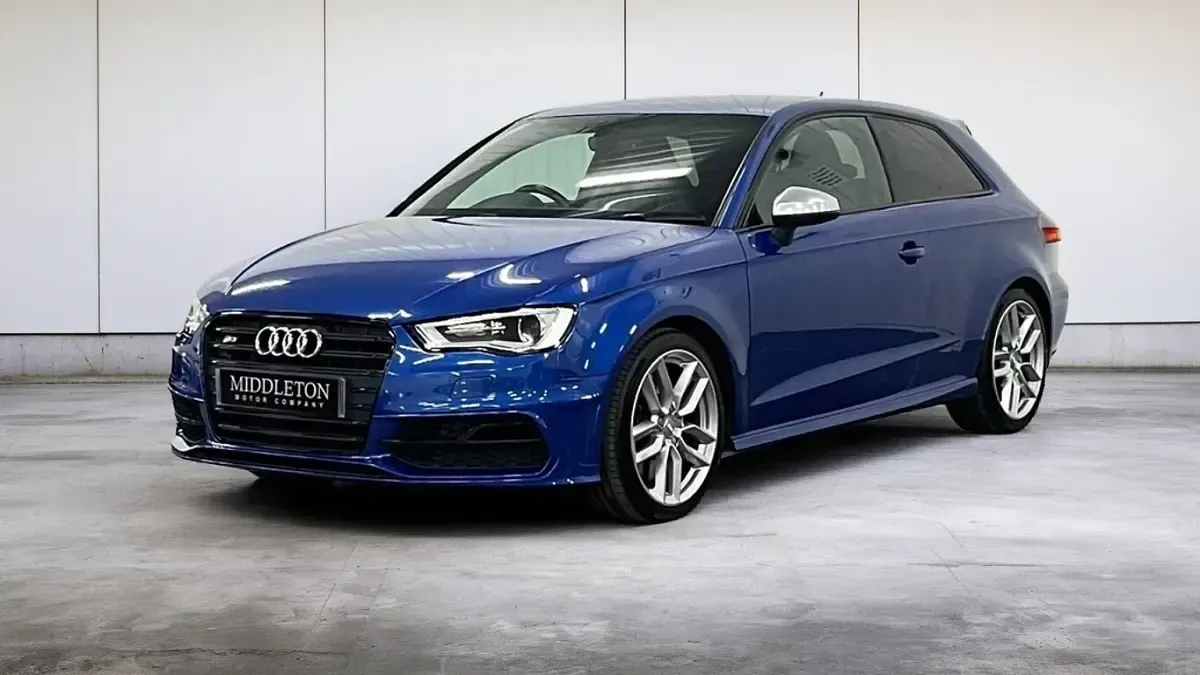 Used Audi A3 Comfort 310 HP (228 kW) 2016 Blue Hatchback