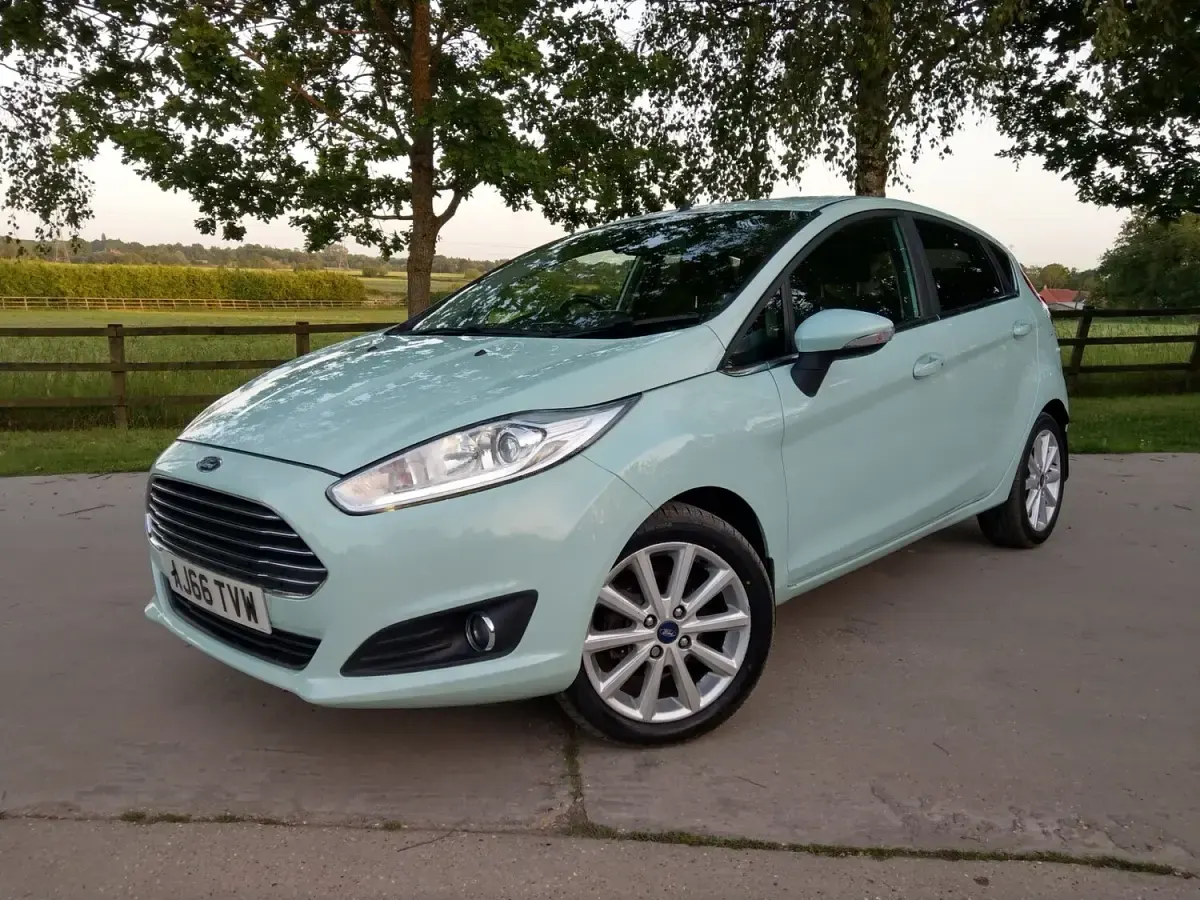 Used Ford Fiesta Titanium 125 HP (91 kW) 2017 Green Hatchback