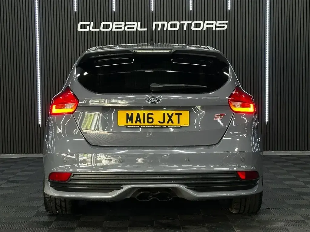 Used Ford Focus ST 250 HP (183 kW) 2016 Grey Hatchback