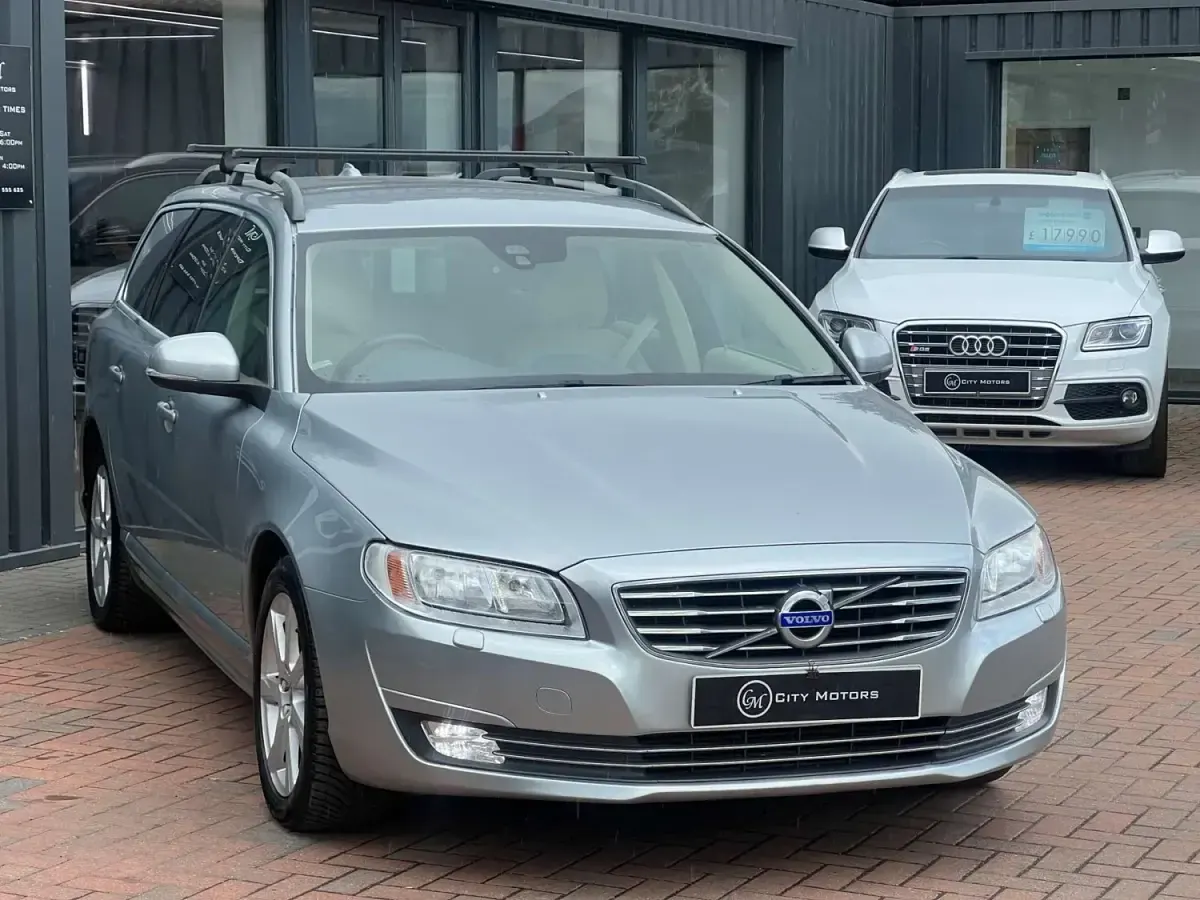 Używany Volvo V70 SE 181 KM (133 kW) 2015 Srebrny Kombi