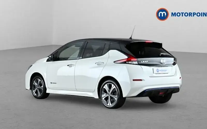 Used Nissan Leaf 160 kW (218 HP) 2019 White Hatchback