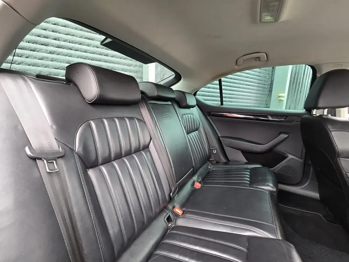 Used Skoda Superb LAURIN & KLEMENT 2016 Black Hatchback