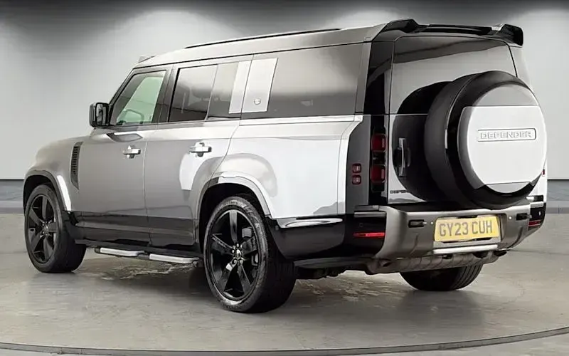 Used Land Rover Defender HSE Dynamic 300 HP (220 kW) 2023 Eiger grey SUV