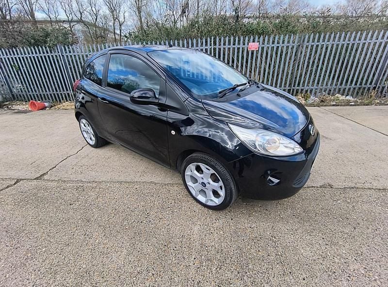 Begagnad Ford Ka Zetec 69 HK (50 kW) 2016 Svart Halvkombi
