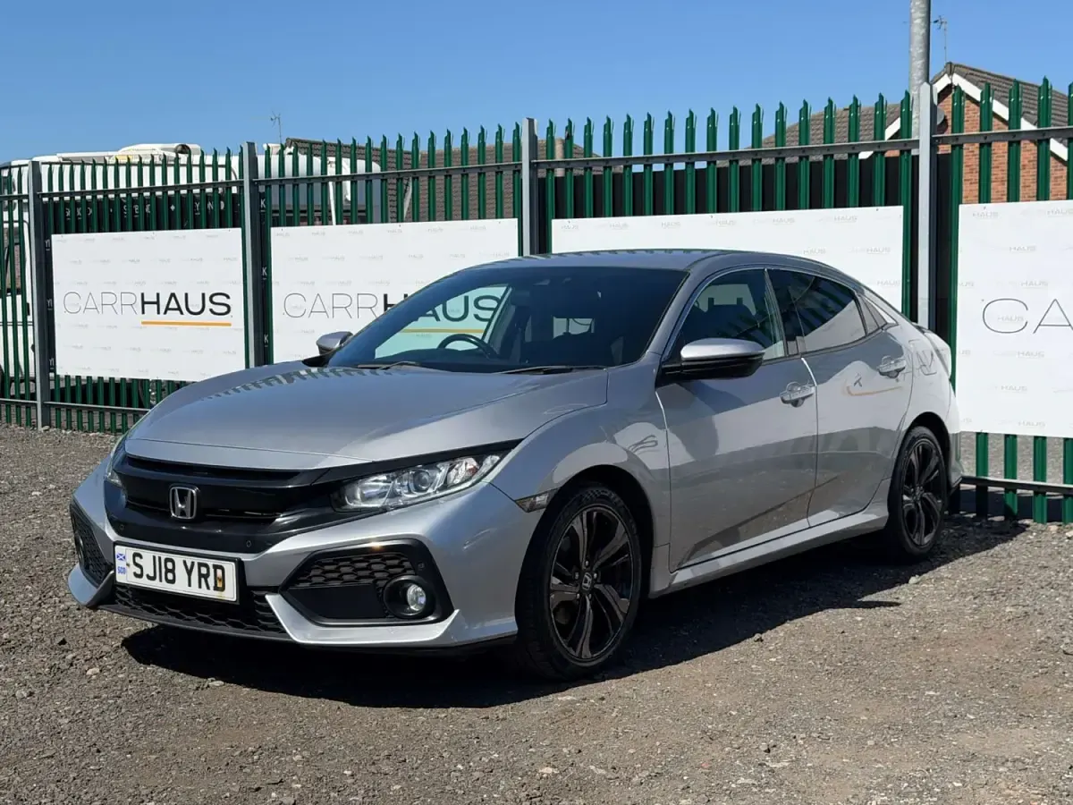 Begagnad Honda Civic SR 129 HK (94 kW) 2018 Silver Halvkombi