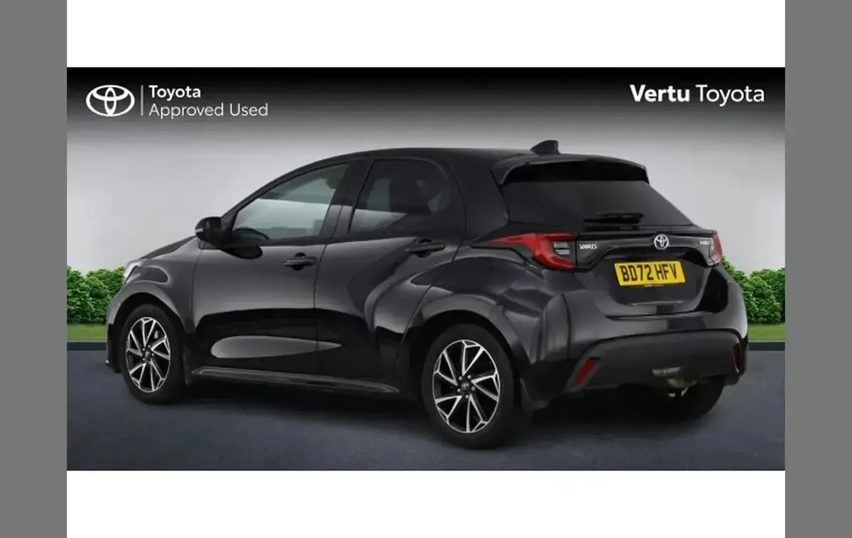 Used Toyota Yaris Design 113 HP (83 kW) 2022 Black Hatchback