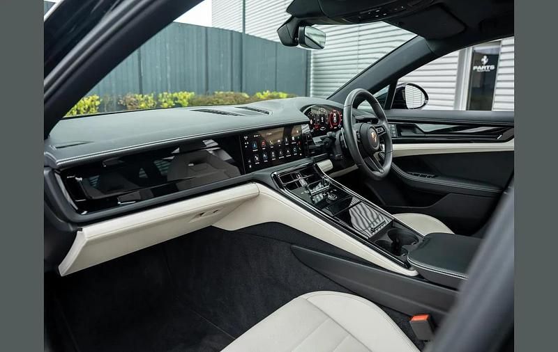 Used Porsche Panamera 353 HP (259 kW) 2025 Black Hatchback