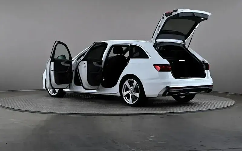 Used Audi A4 S-Line 150 HP (110 kW) 2023 White Estate