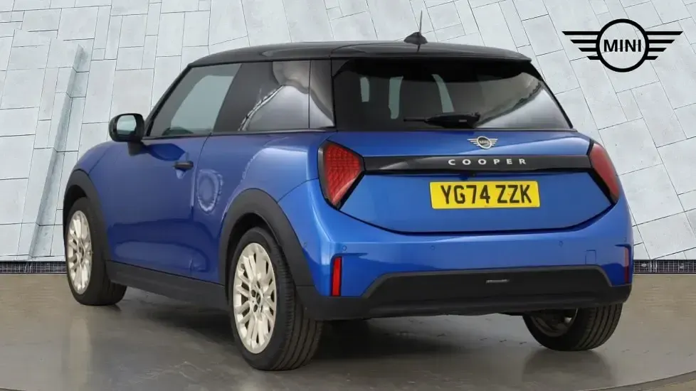 Used Mini Cooper Hatch 154 HP (113 kW) 2024 Blue Hatchback