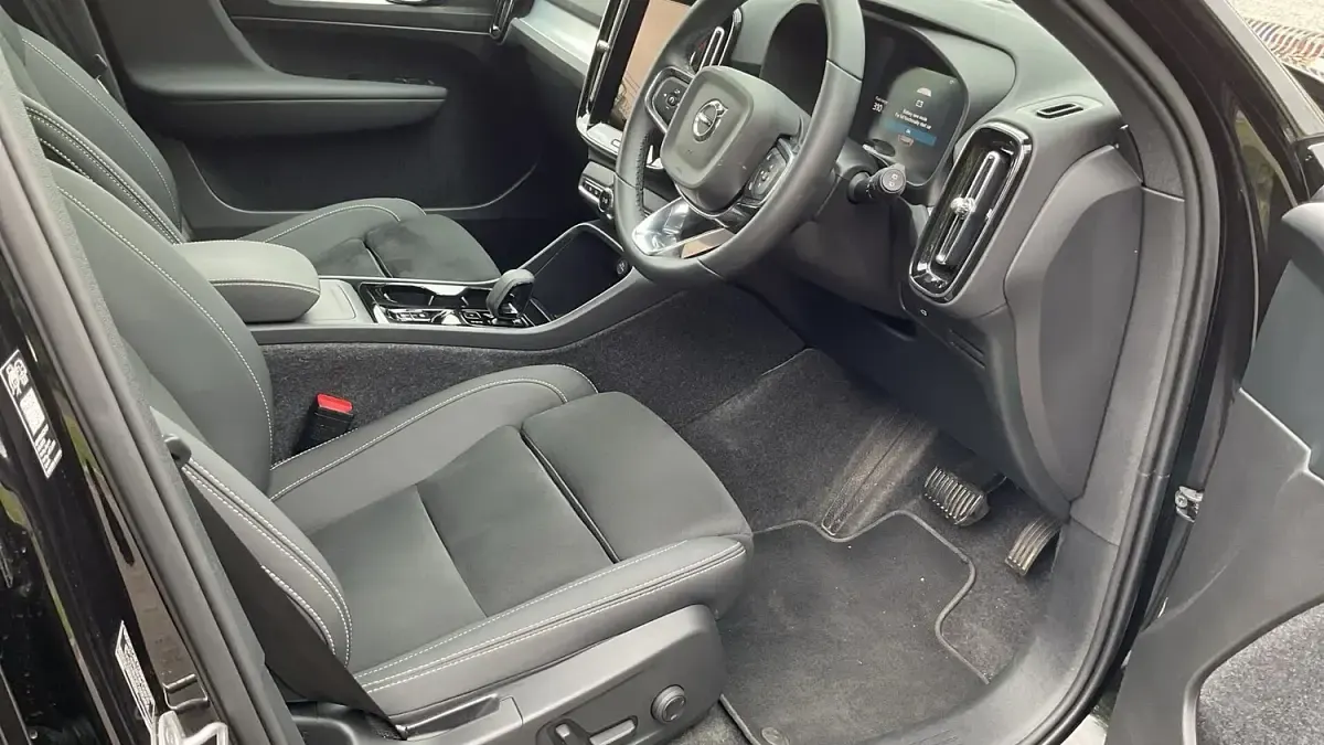 Used Volvo XC40 Plus 194 HP (142 kW) 2025 Black SUV