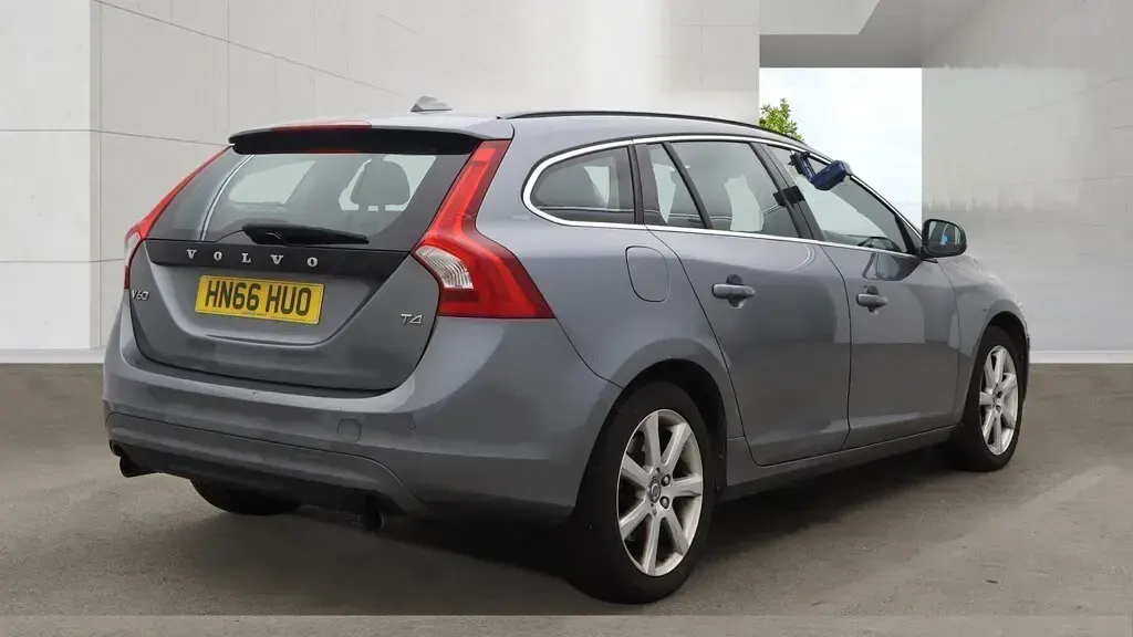 Used Volvo V60 SE 190 HP (139 kW) 2017 Grey Estate