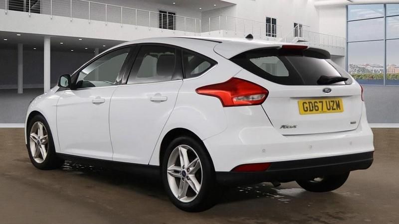 Usado Ford Focus Zetec 125 HP (91 kW) 2018 Branco Citadino