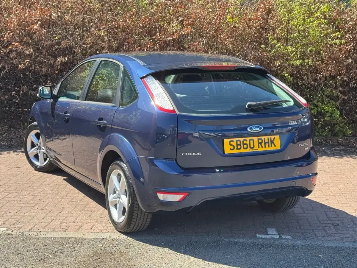 Używany Ford Focus Zetec 2010 Niebieski Hatchback