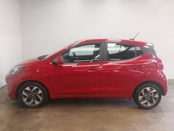 Used Hyundai i10 Advanced 63 HP (46 kW) 2025 Red Hatchback