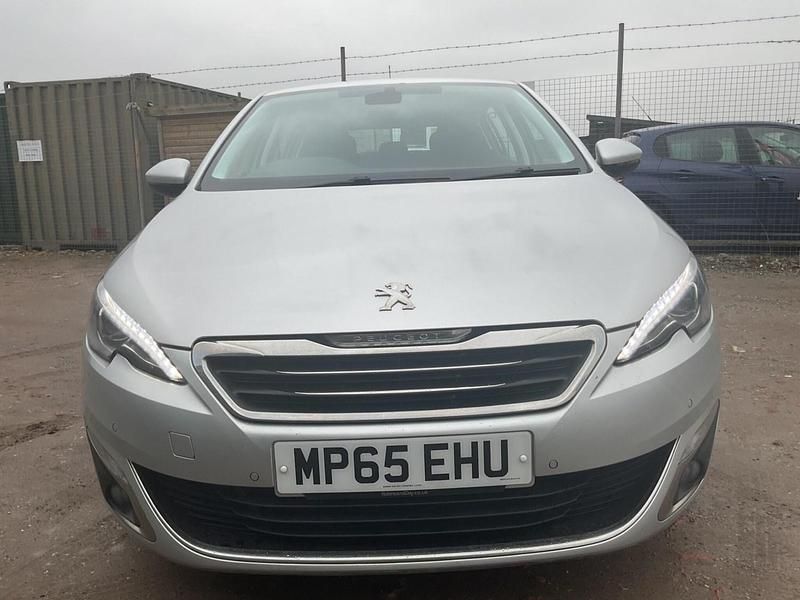 Used Peugeot 308 Allure 120 HP (88 kW) 2016 Silver Hatchback