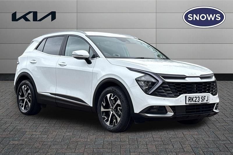 Fusion white Used 2023 Kia Sportage 3 SUV | £26,599 (Good price) - Image 1/4
