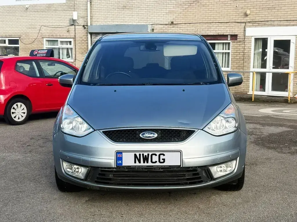 Usado Ford Galaxy Ghia 138 CV (101 kW) 2011 Plateado Monovolumen