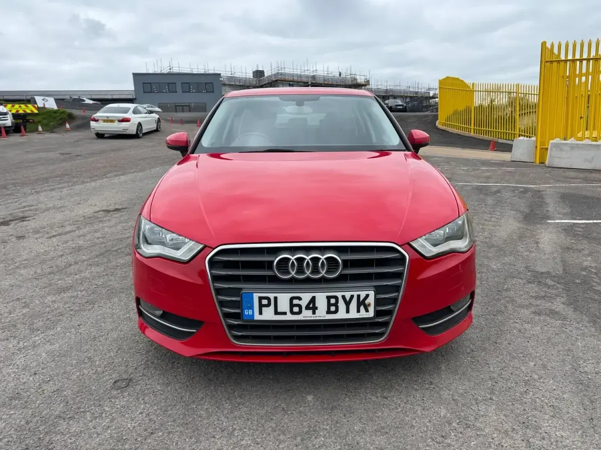 Używany Audi A3 Sportback Sport 110 KM (80 kW) 2015 Czerwony Hatchback