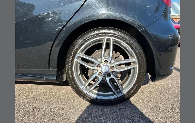 Used Mercedes A200 AMG Line Premium 84 HP (61 kW) 2016 White Hatchback