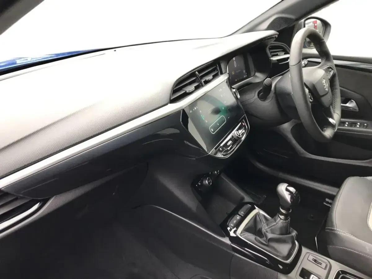 Second-hand Vauxhall Corsa Ultimate 100 CP (73 kW) 2025 Albastru Hatchback
