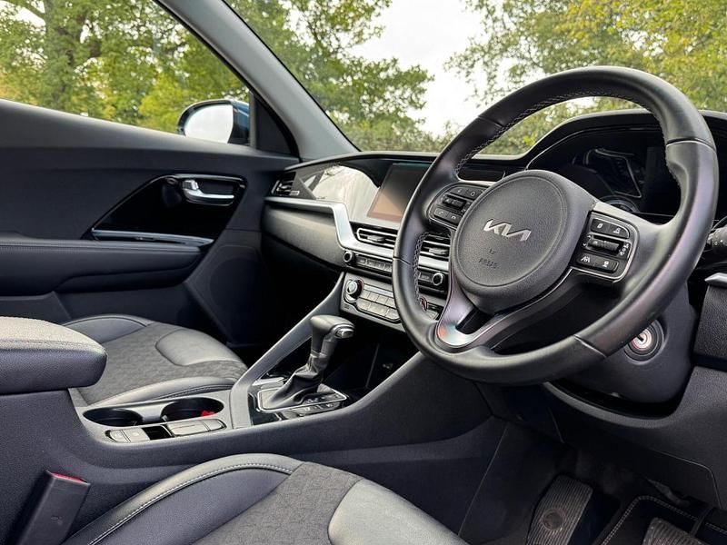 Blue Used 2021 Kia Niro SUV | £17,599 (Good price) - Image 1/3