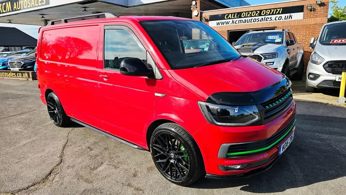 Used VW Transporter Highline 140 HP (102 kW) 2016 Red Van