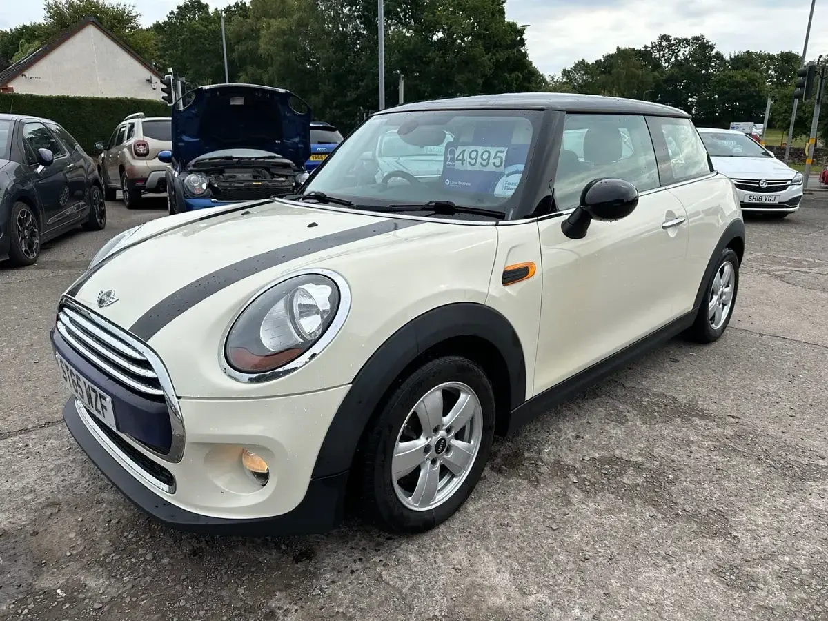 Used Mini Cooper Hatch 2015 White Hatchback