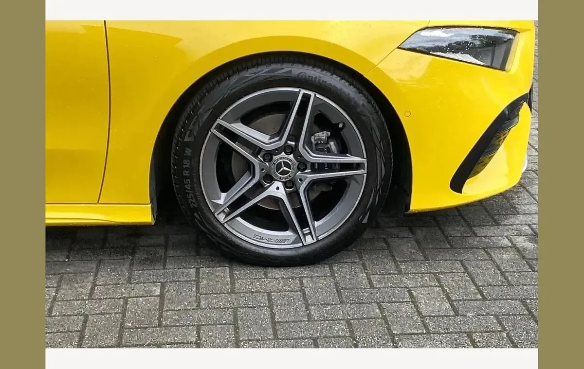 Used Mercedes A180 Executive 148 HP (108 kW) 2023 Yellow Hatchback