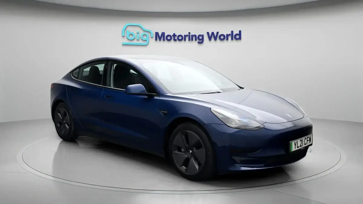 Used Tesla Model 3 Standard Range Plus 222 kW (302 HP) 2021 Sedan